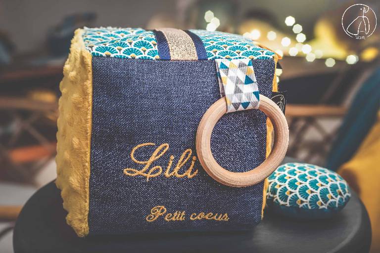 Cube d'activité, d'éveil pour bébé